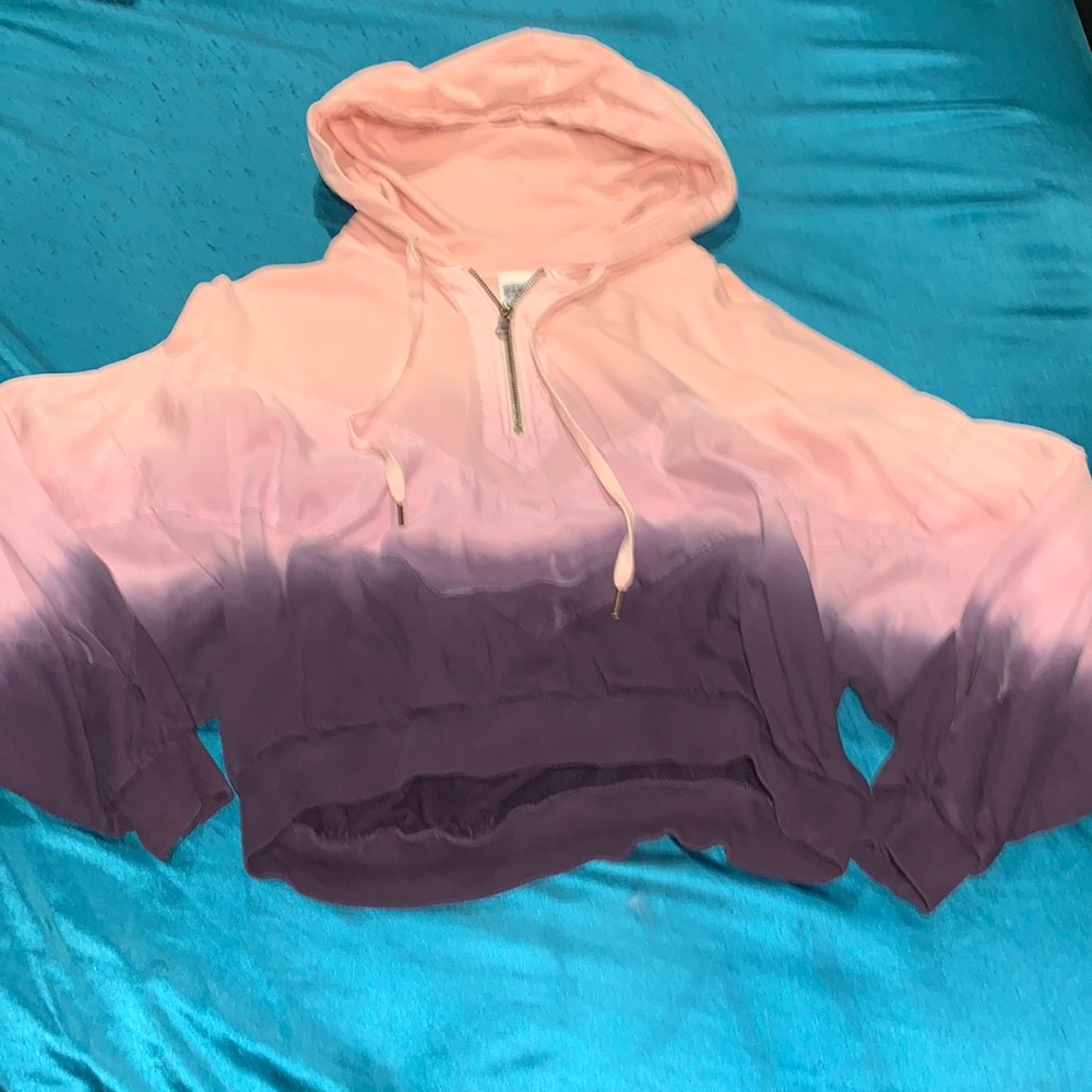 ⬆️NWOT VS Pink cropped hoodie